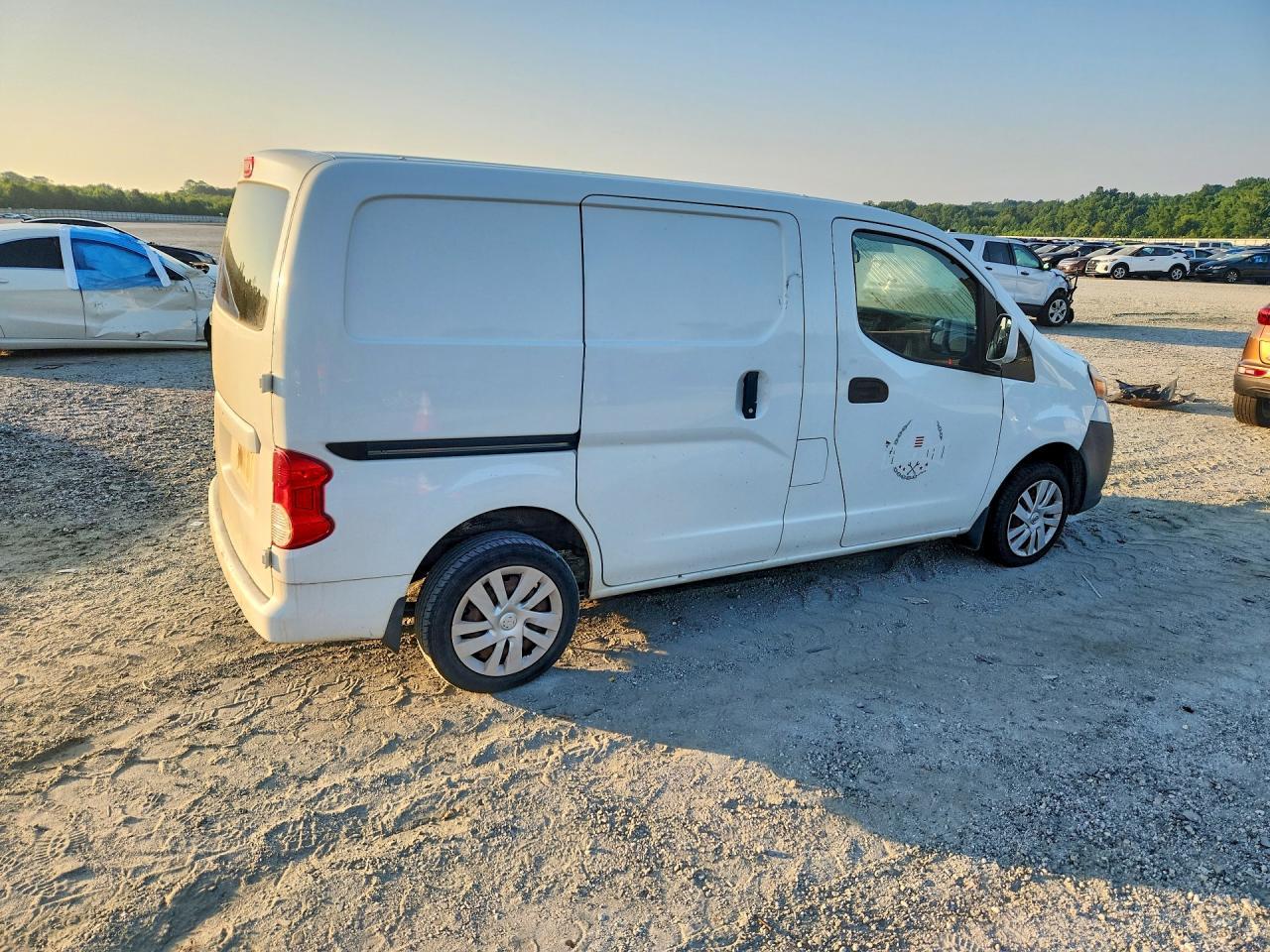2014 NISSAN NV200 — фото 3