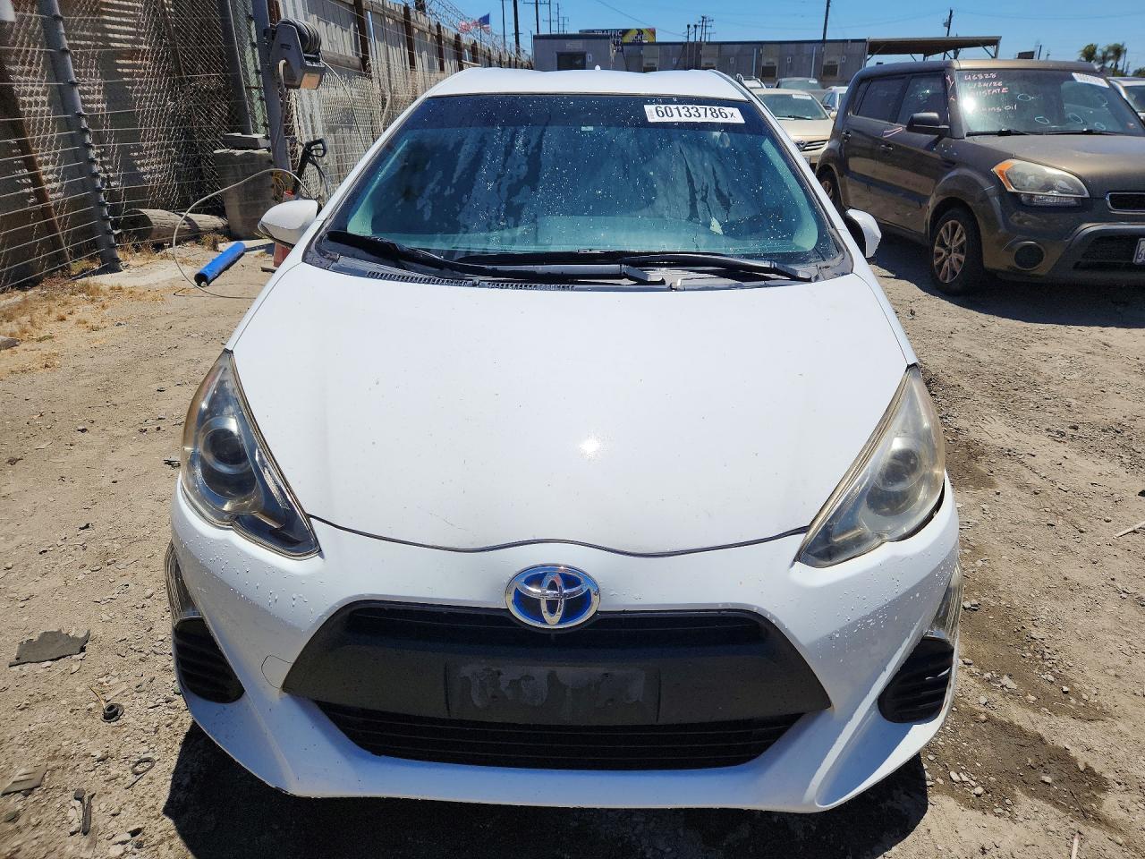 2016 TOYOTA PRIUS C — фото 5