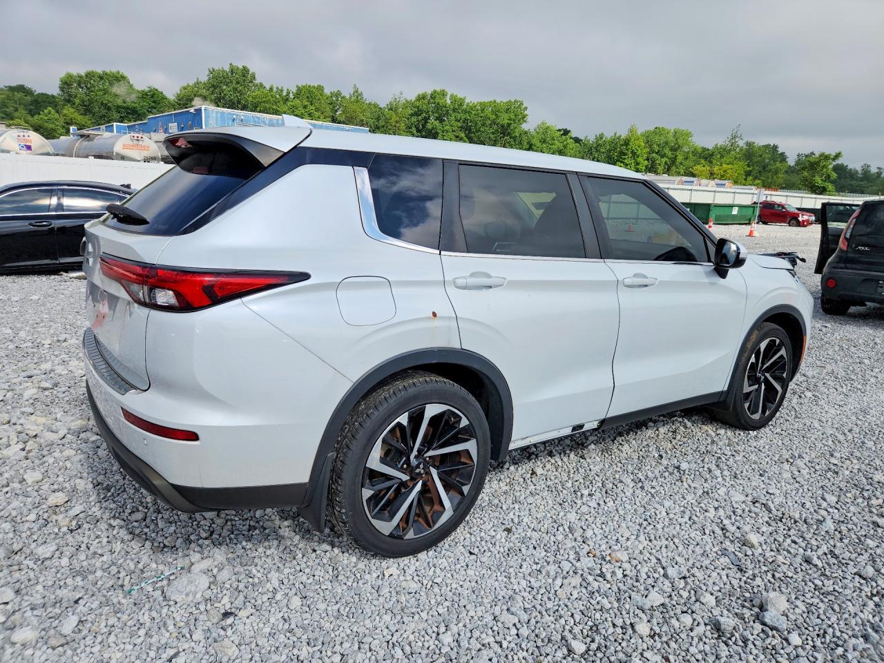 2022 MITSUBISHI OUTLANDER — фото 3