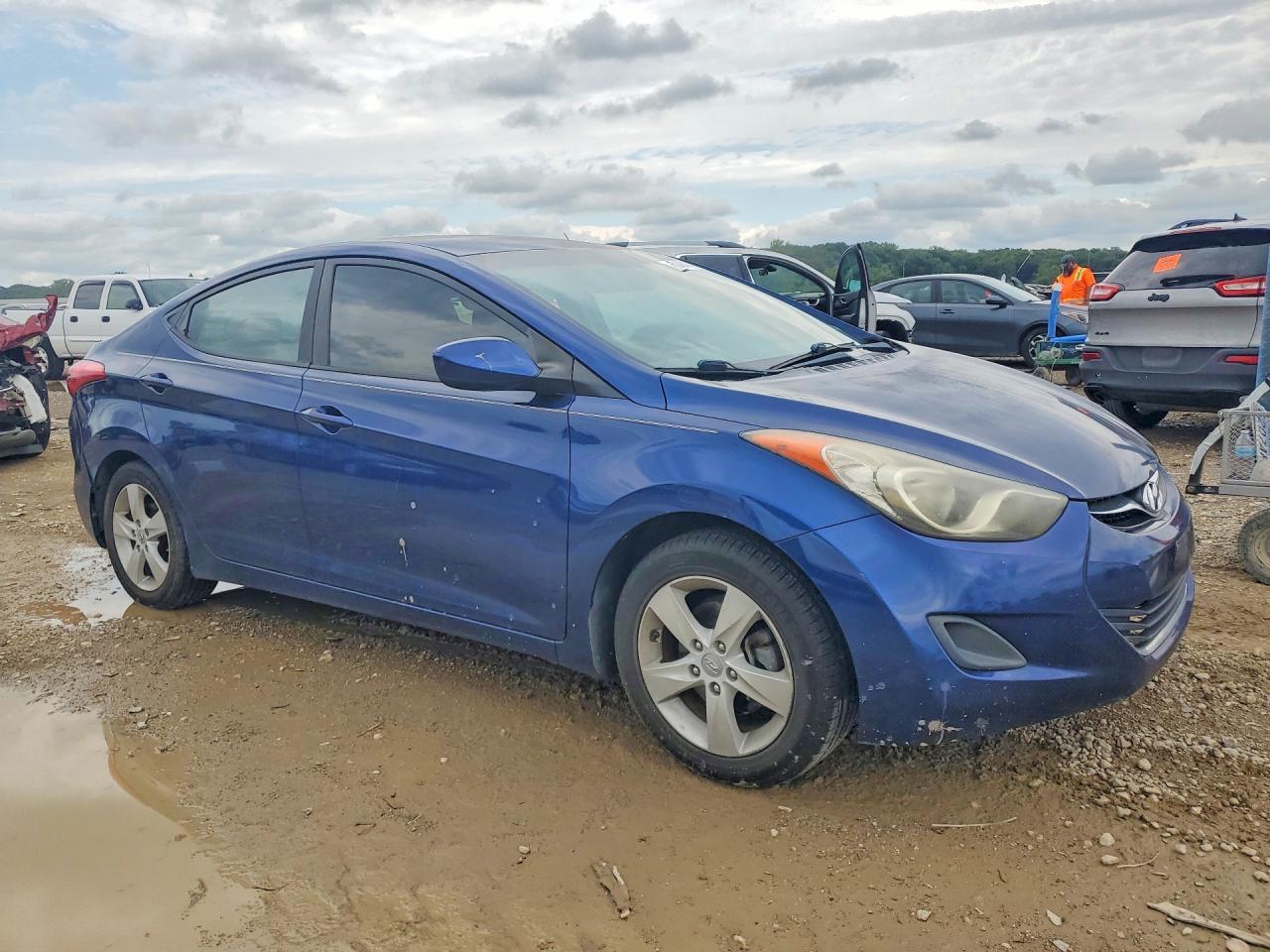 2013 HYUNDAI ELANTRA — фото 4