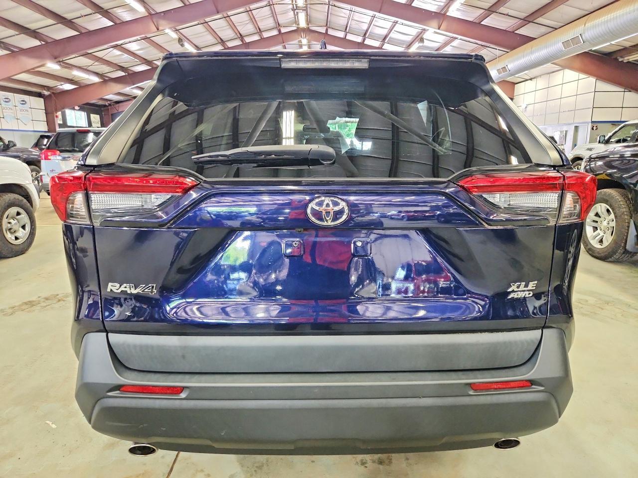 2020 TOYOTA RAV4 — фото 6
