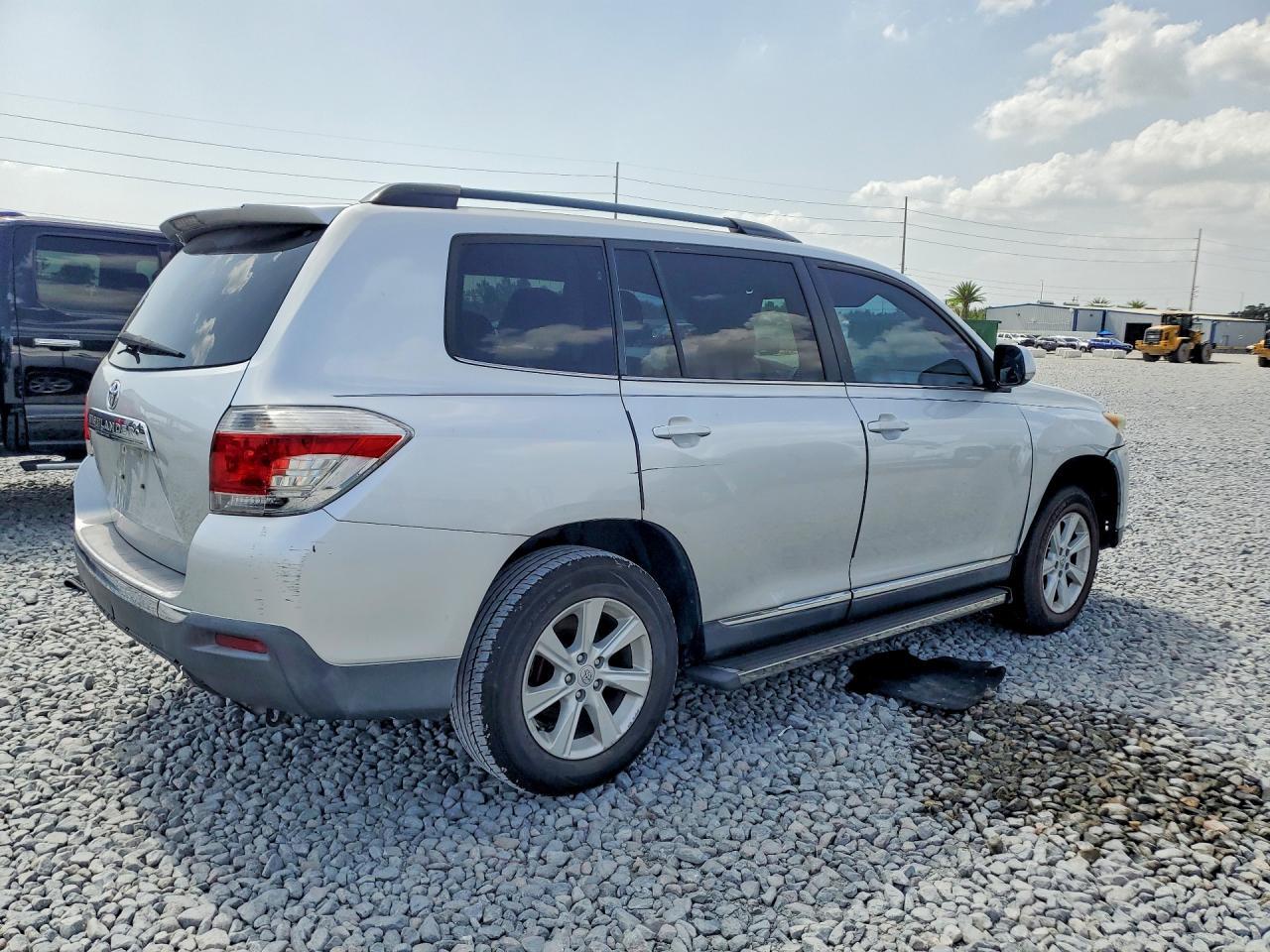 2013 TOYOTA HIGHLANDER — фото 3