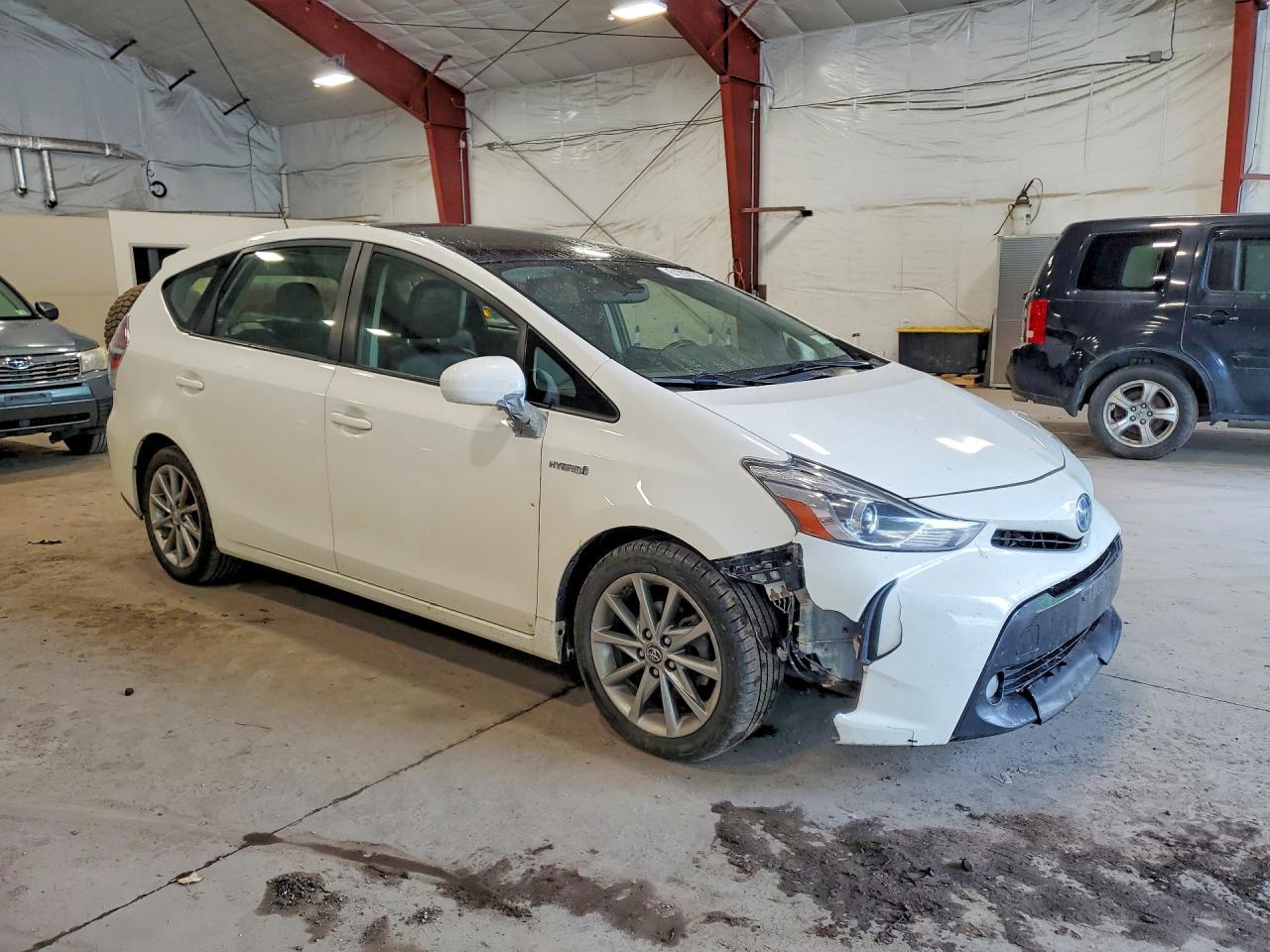 2016 TOYOTA PRIUS V — фото 4