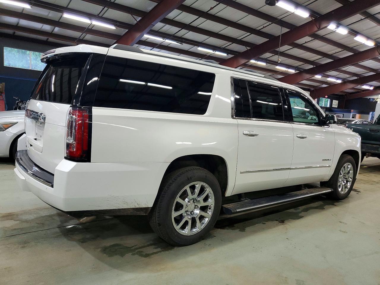 2016 GMC YUKON — фото 3