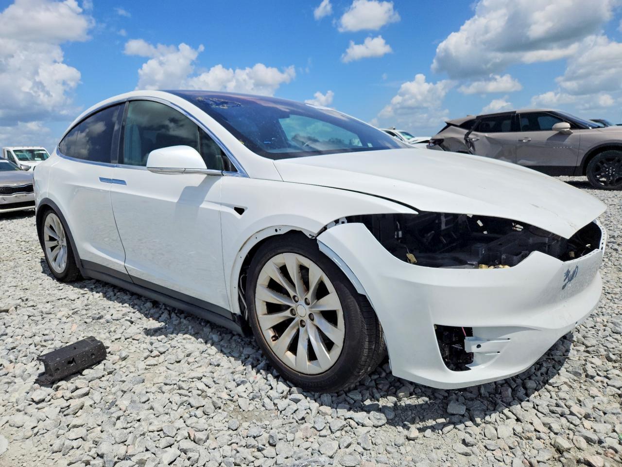 2016 TESLA MODEL X — фото 4