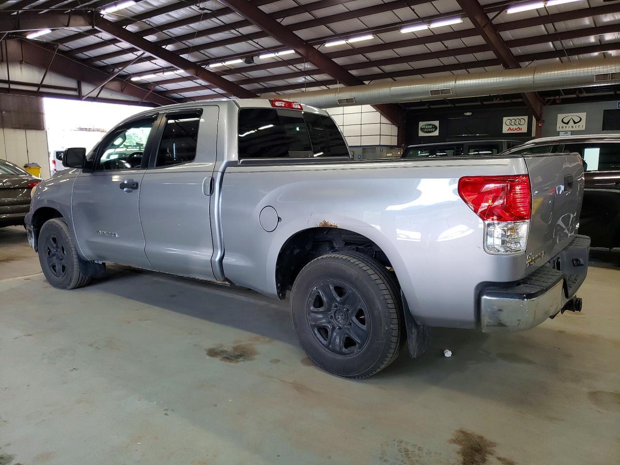 2010 TOYOTA TUNDRA — фото 2