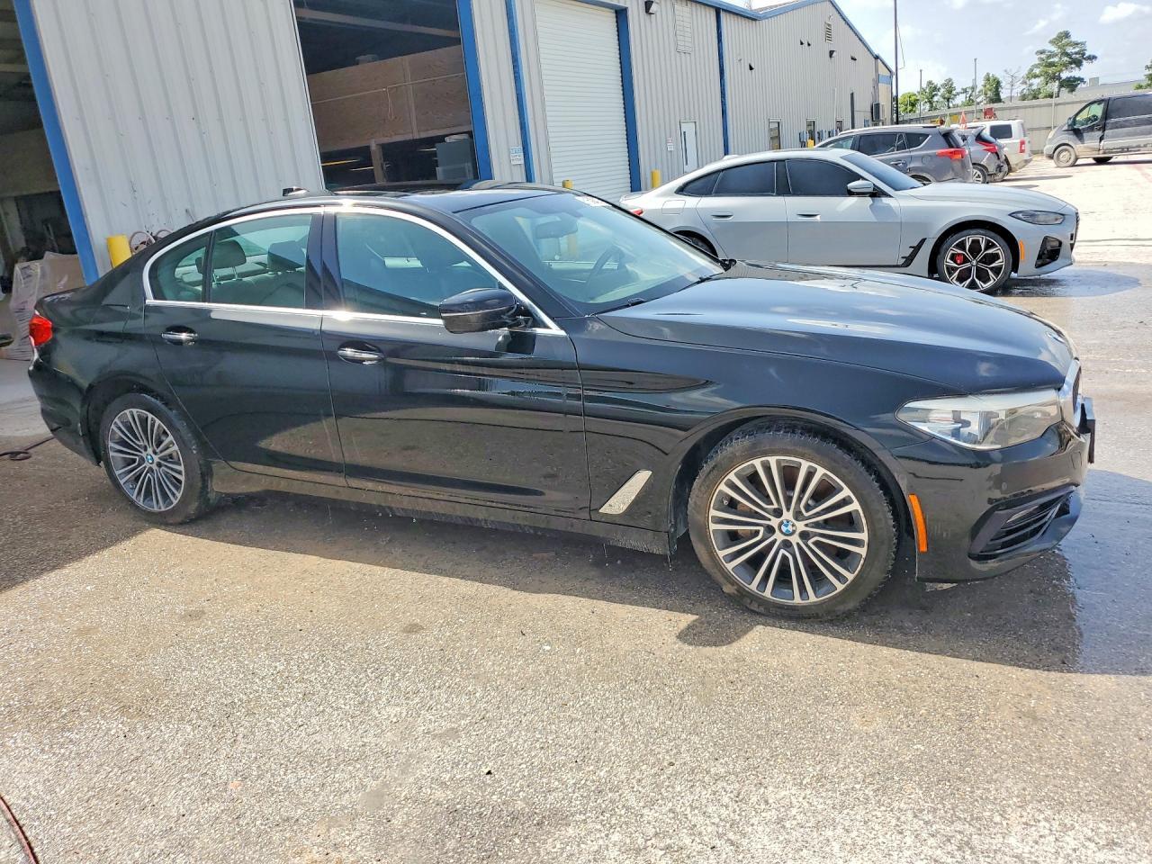 2017 BMW 5 SERIES — фото 4