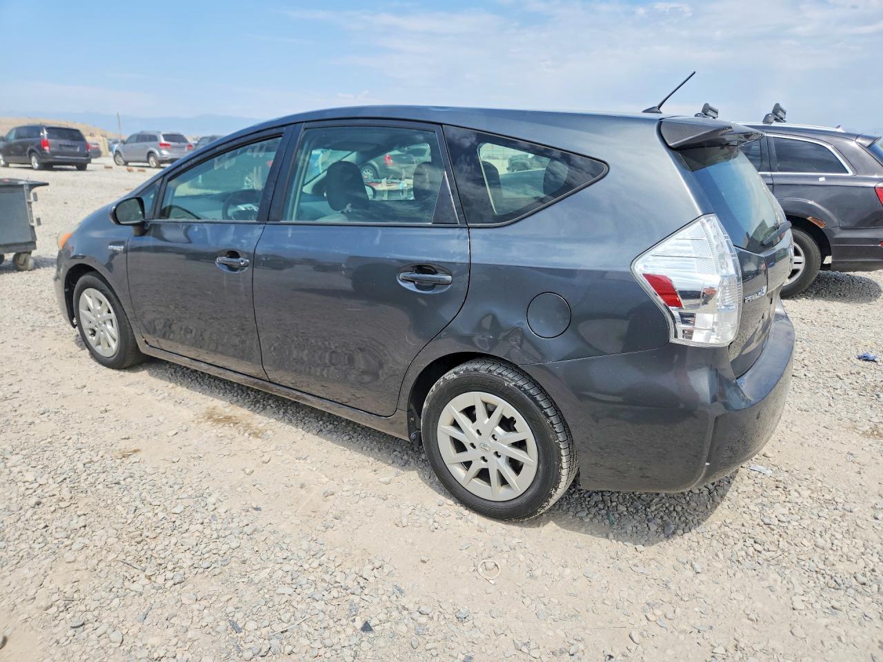 2013 TOYOTA PRIUS V — фото 2