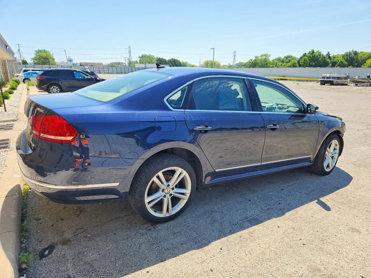 2013 VOLKSWAGEN PASSAT — фото 3