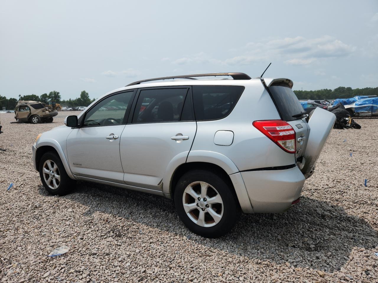 2012 TOYOTA RAV4 — фото 2