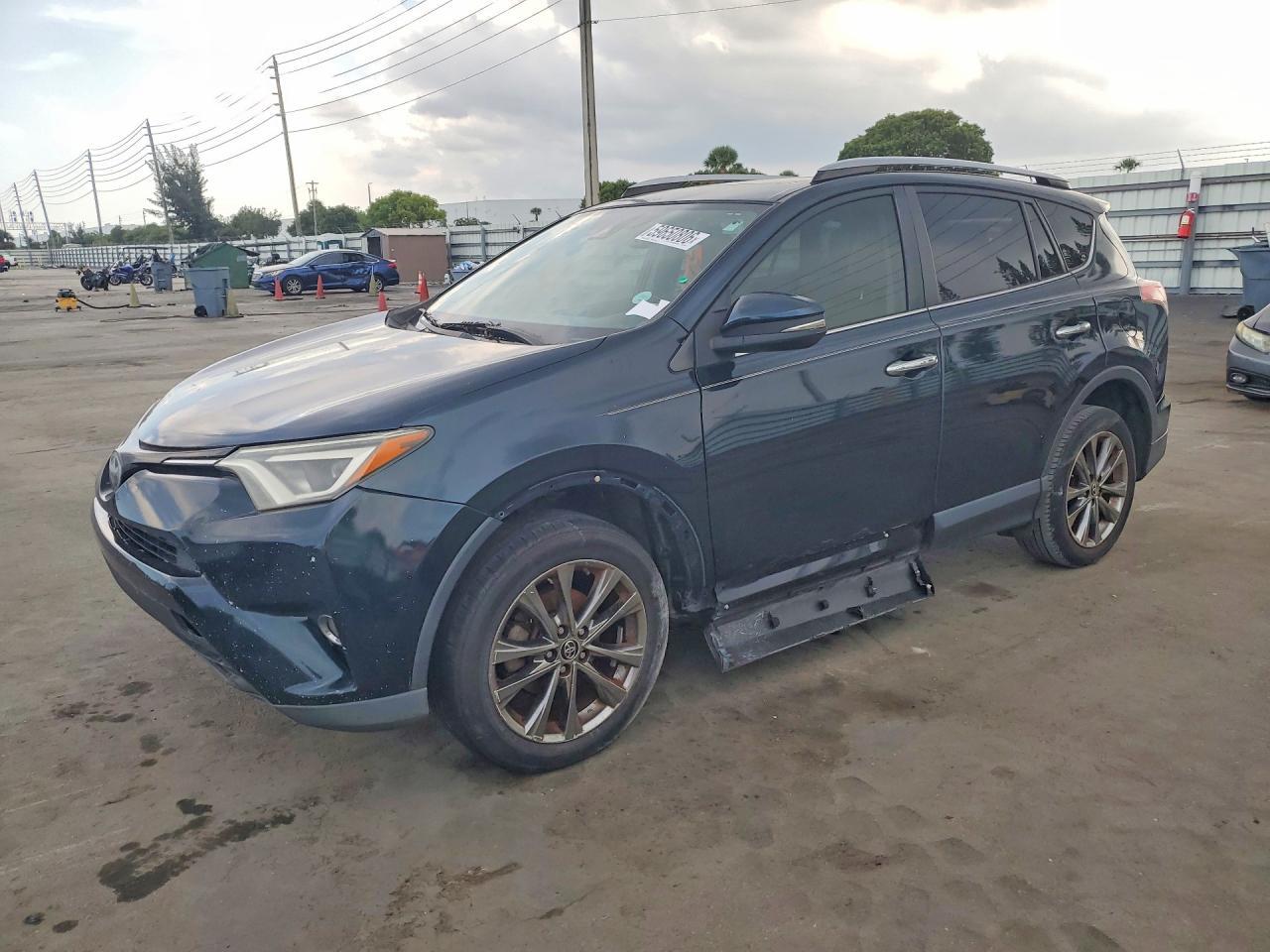 2018 TOYOTA RAV4 — фото 1