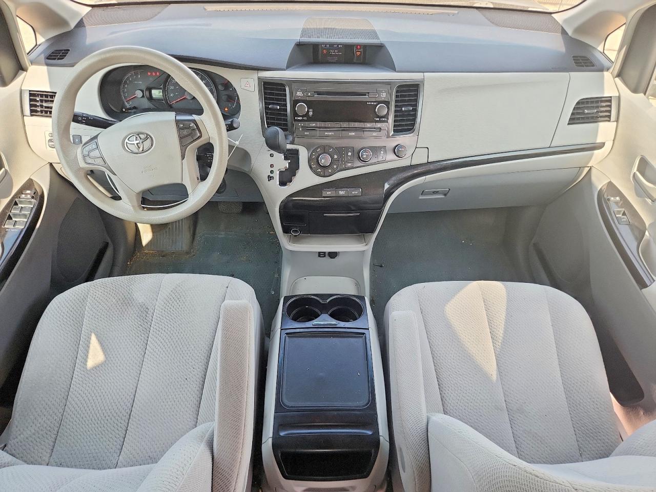 2012 TOYOTA SIENNA — фото 8