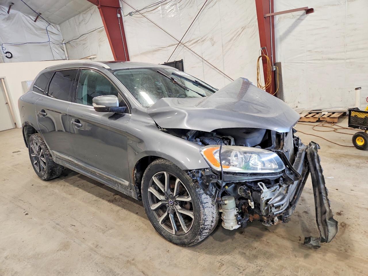2016 VOLVO XC60 — фото 4
