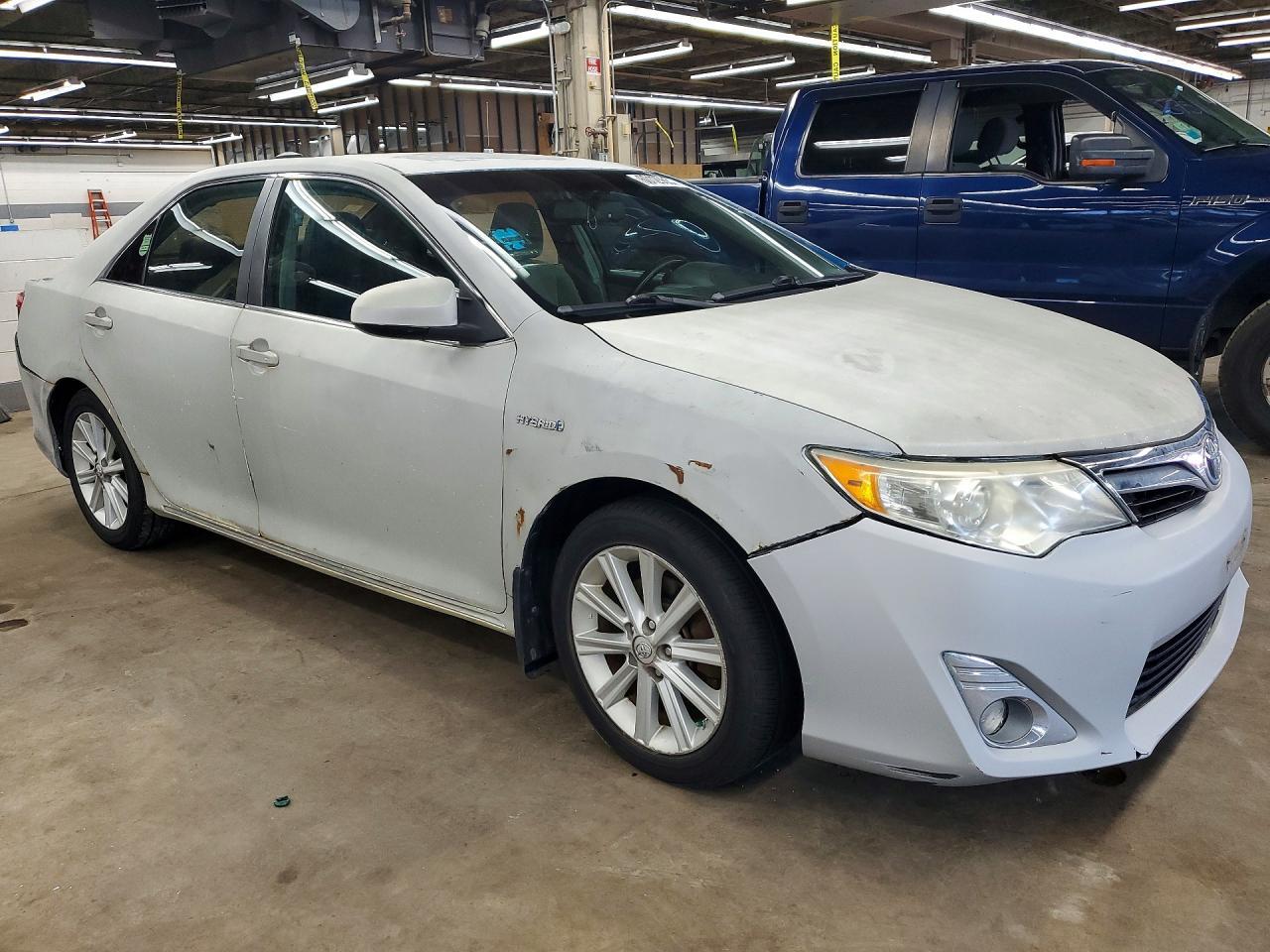 2013 TOYOTA CAMRY HYBRID — фото 4