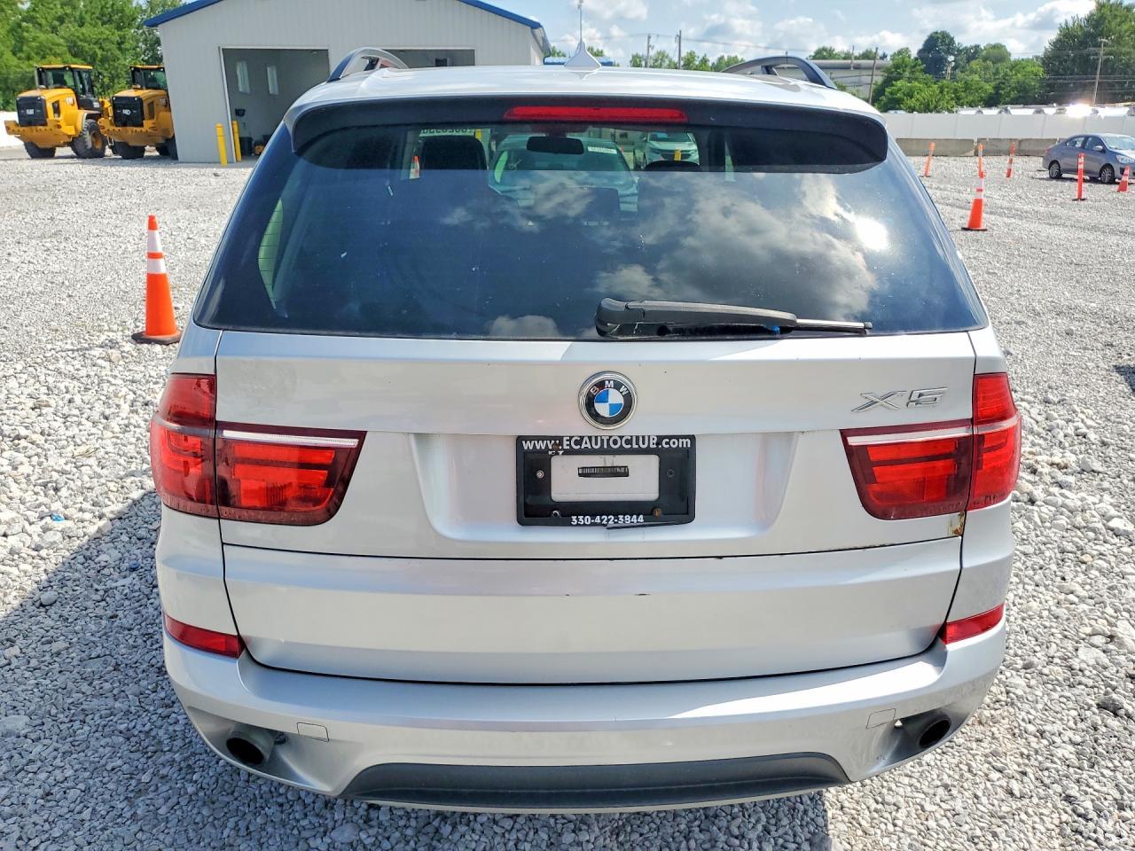 2011 BMW X5 — фото 6