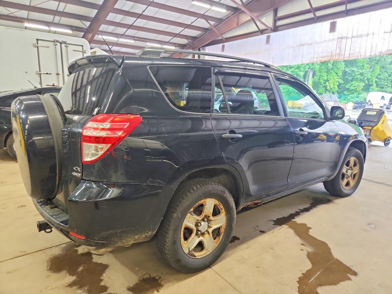 2010 TOYOTA RAV4 — фото 3