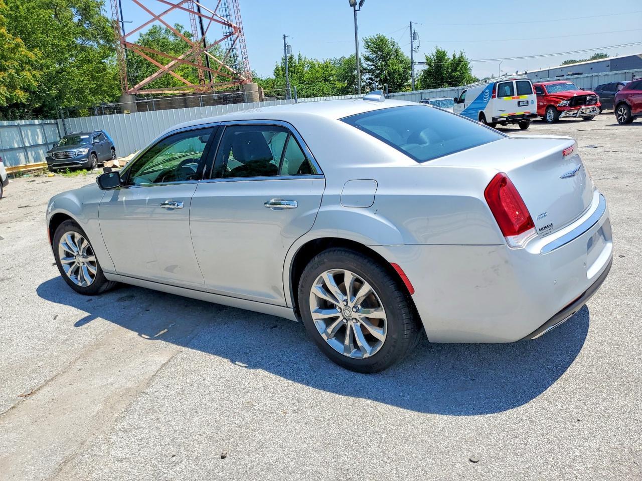2019 CHRYSLER 300 — фото 2