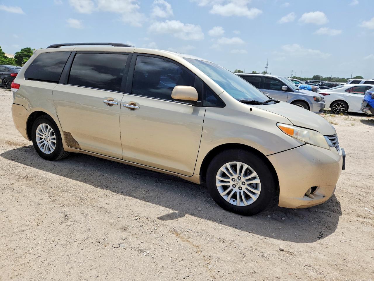 2014 TOYOTA SIENNA — фото 4