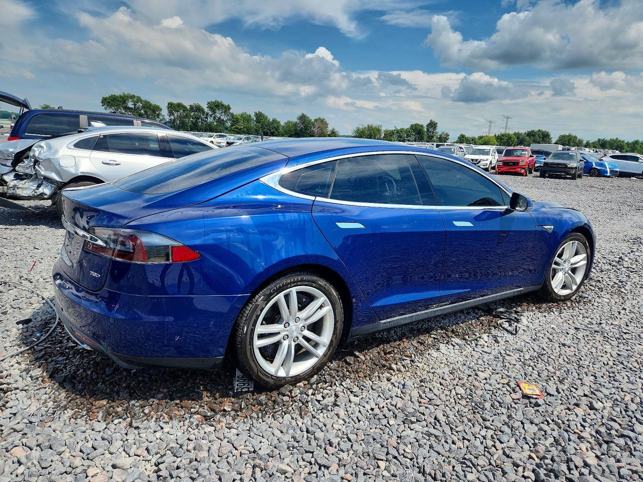 2015 TESLA MODEL S — фото 3