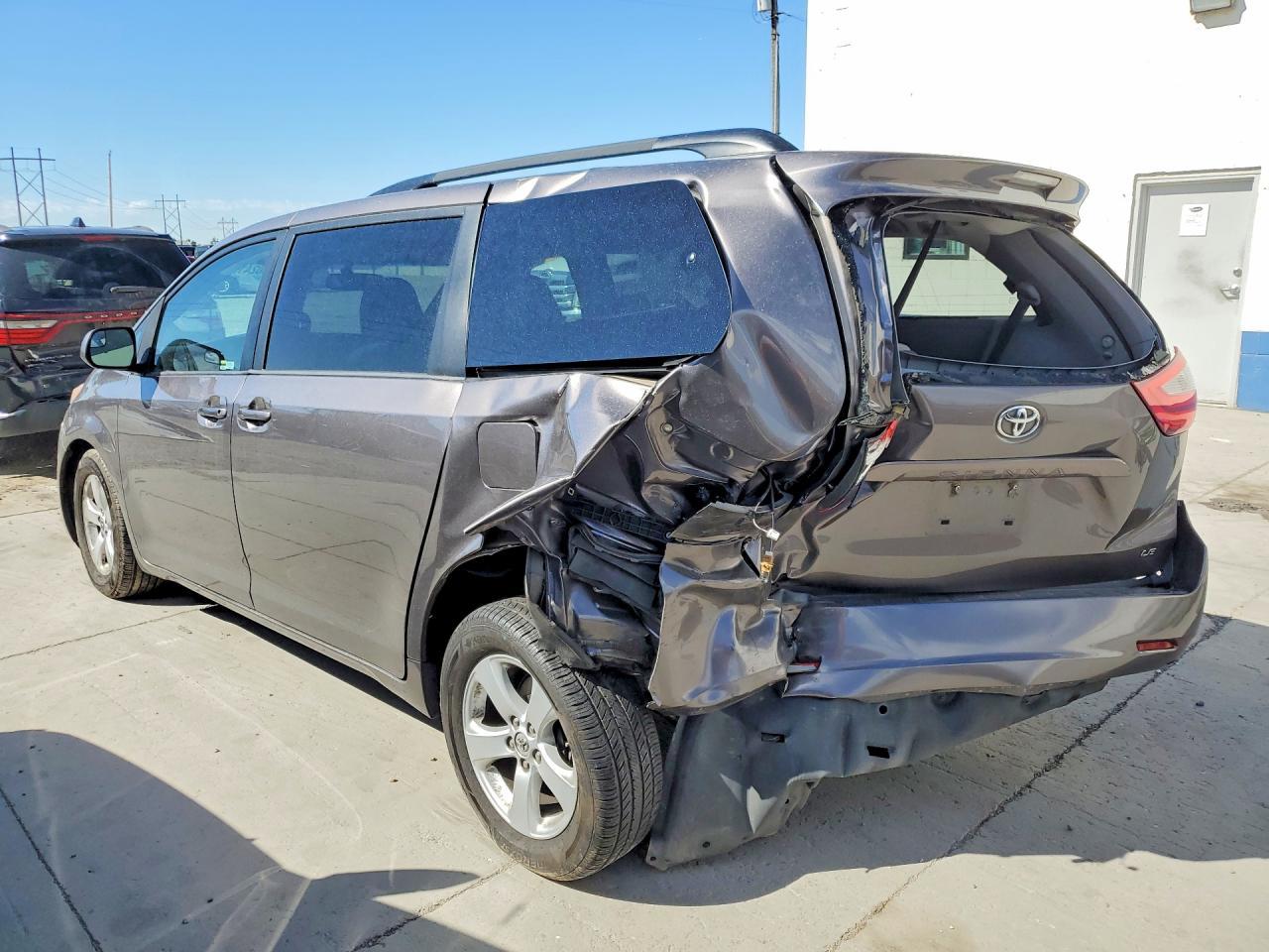2015 TOYOTA SIENNA — фото 2