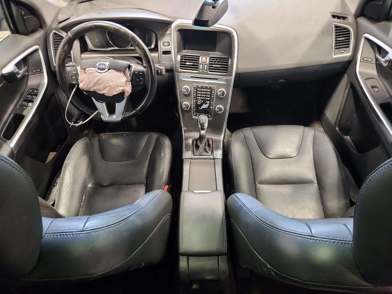 2016 VOLVO XC60 — фото 8
