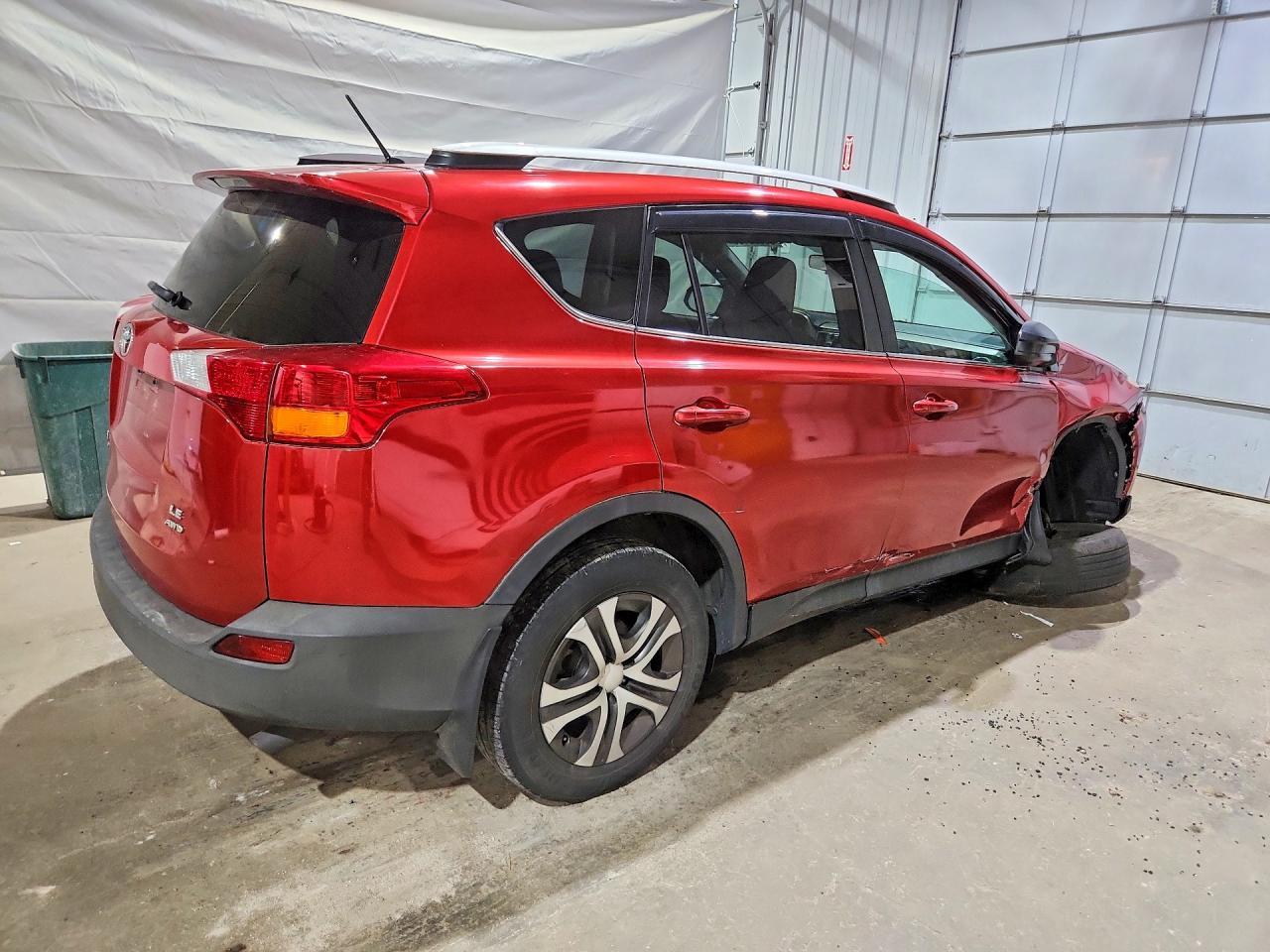 2015 TOYOTA RAV4 — фото 3