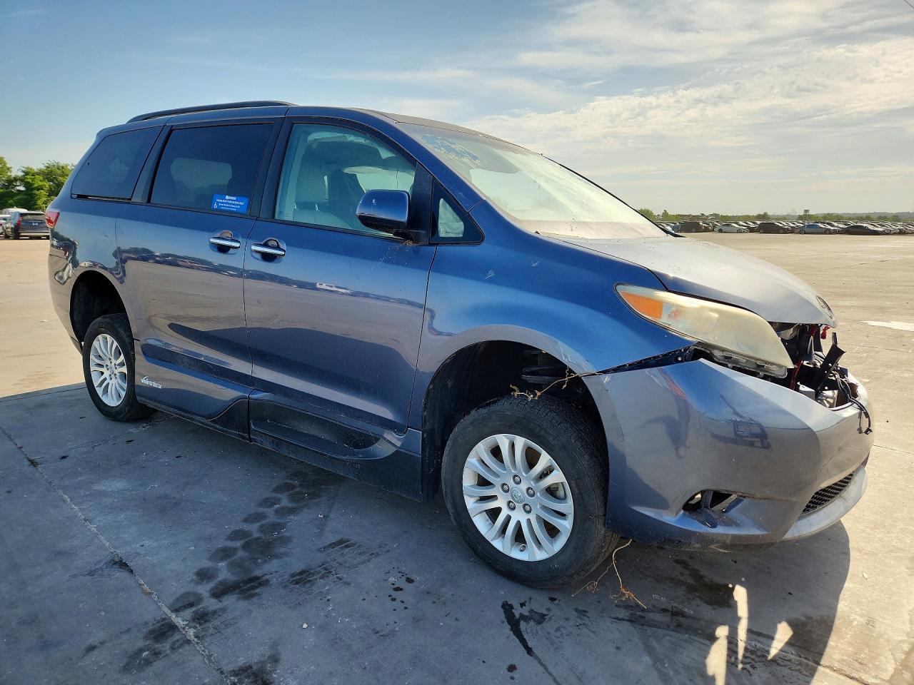 2017 TOYOTA SIENNA — фото 4