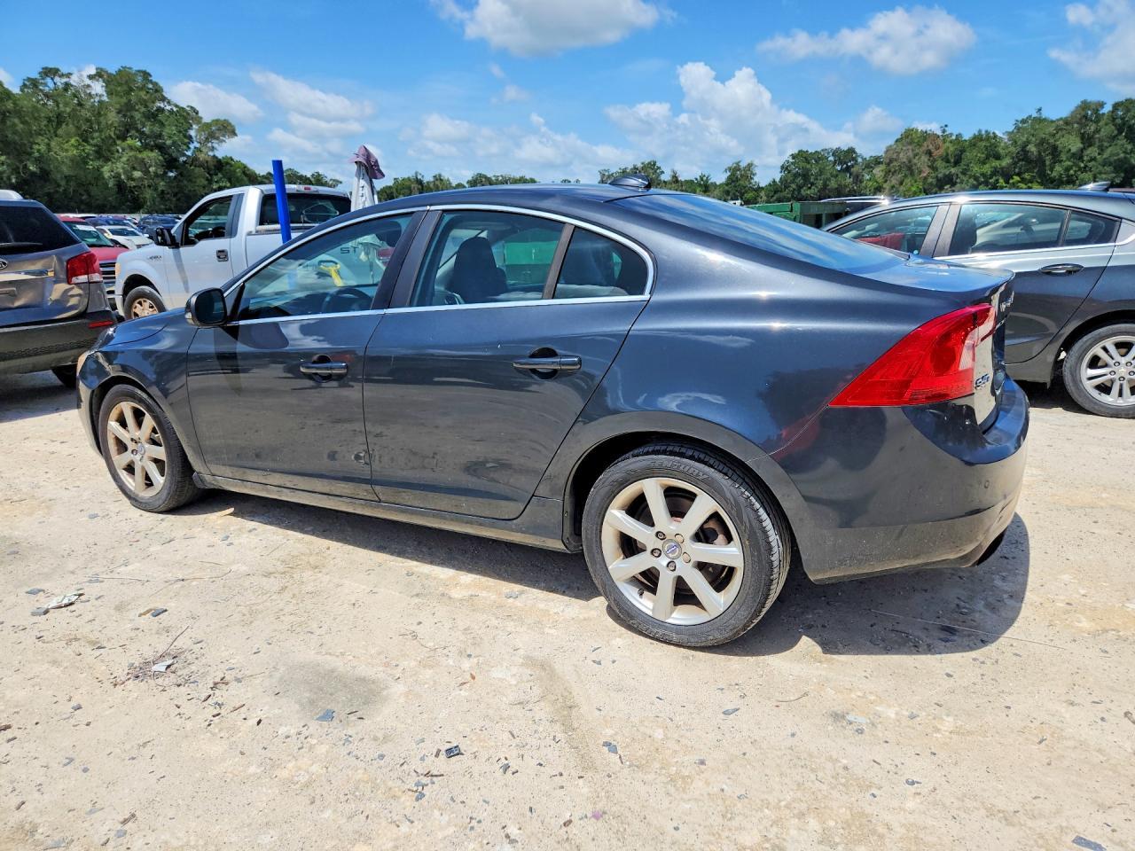 2016 VOLVO S60 — фото 2