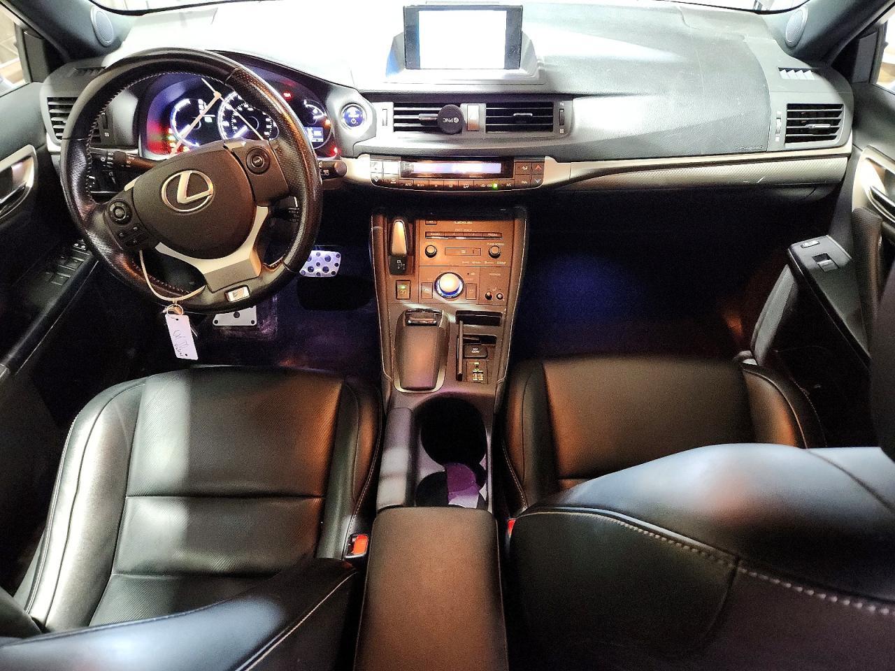 2017 LEXUS CT 200H — фото 8