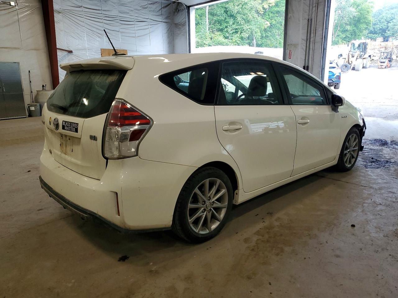 2016 TOYOTA PRIUS V — фото 3