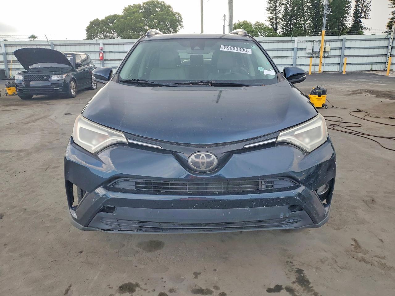 2018 TOYOTA RAV4 — фото 5
