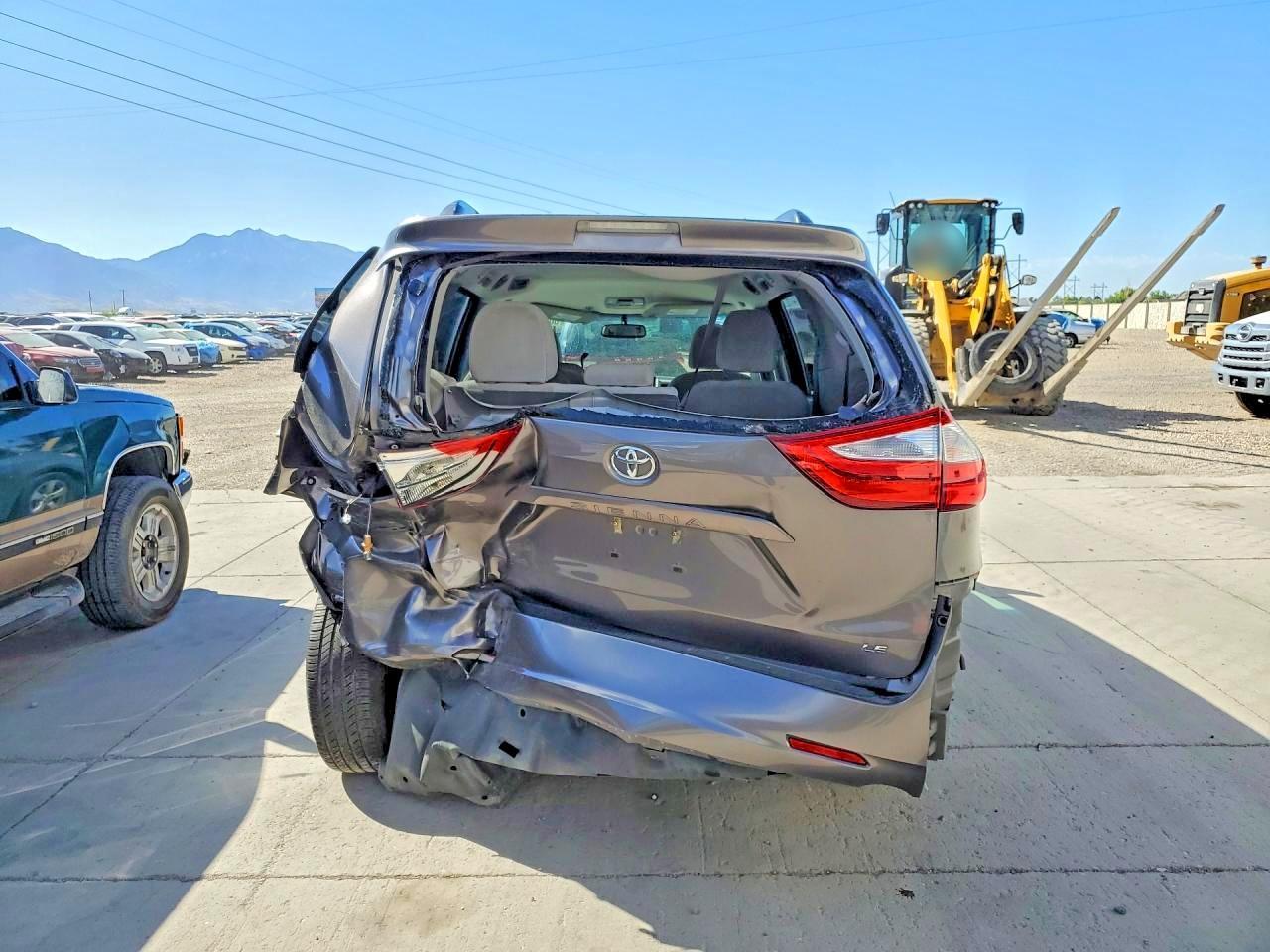 2015 TOYOTA SIENNA — фото 6
