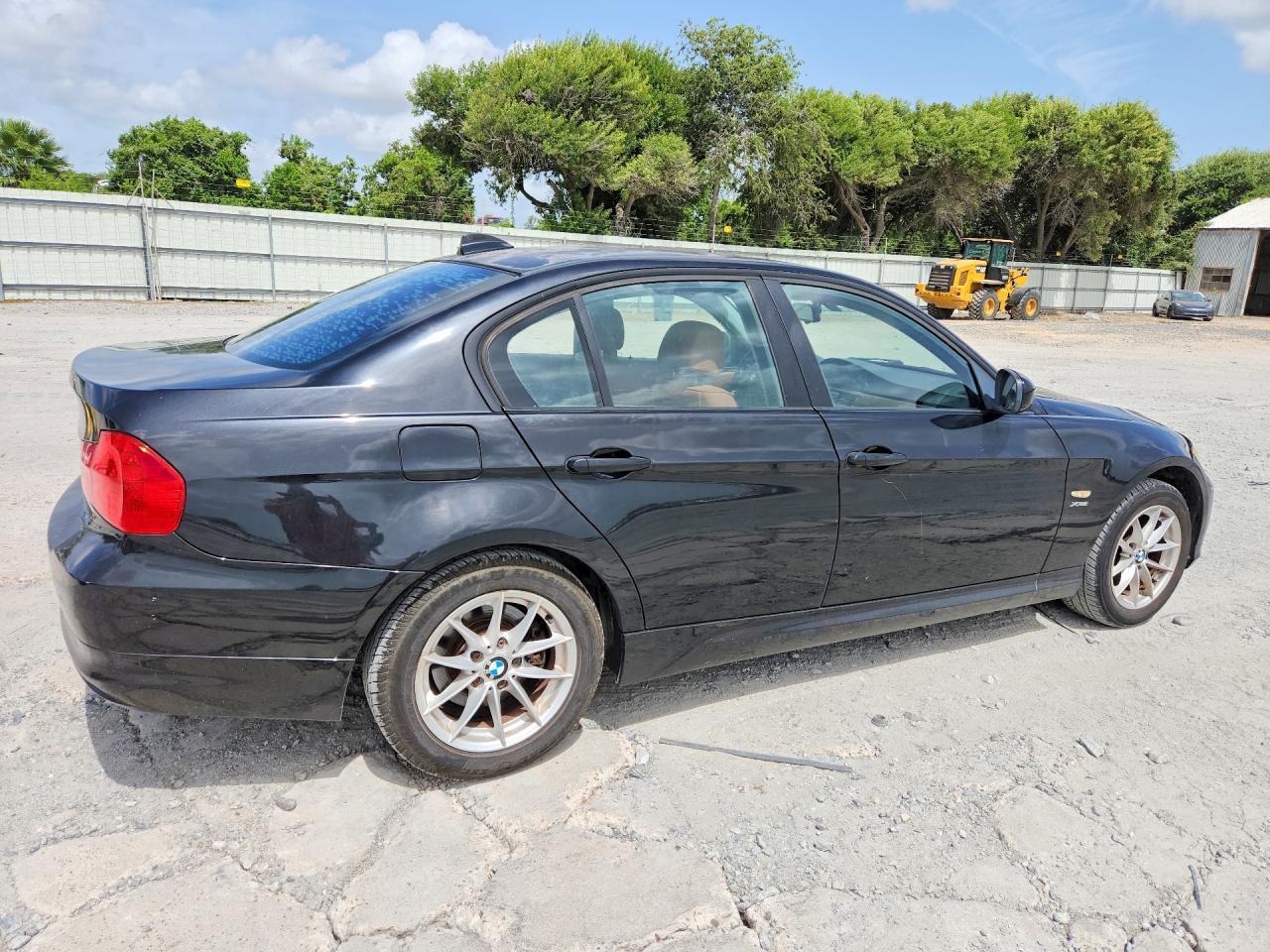 2010 BMW 3 SERIES — фото 3