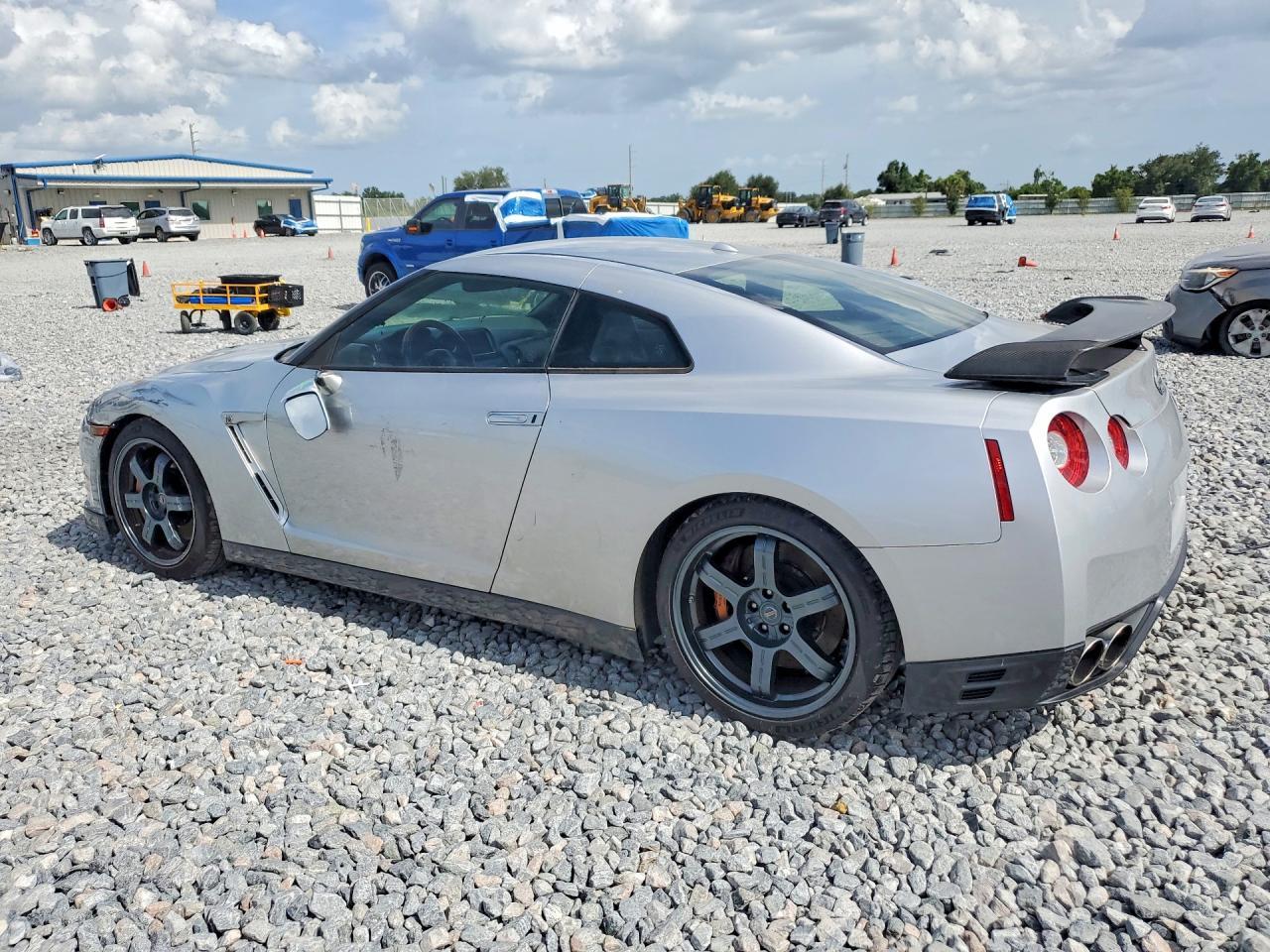 2016 NISSAN GT-R — фото 2