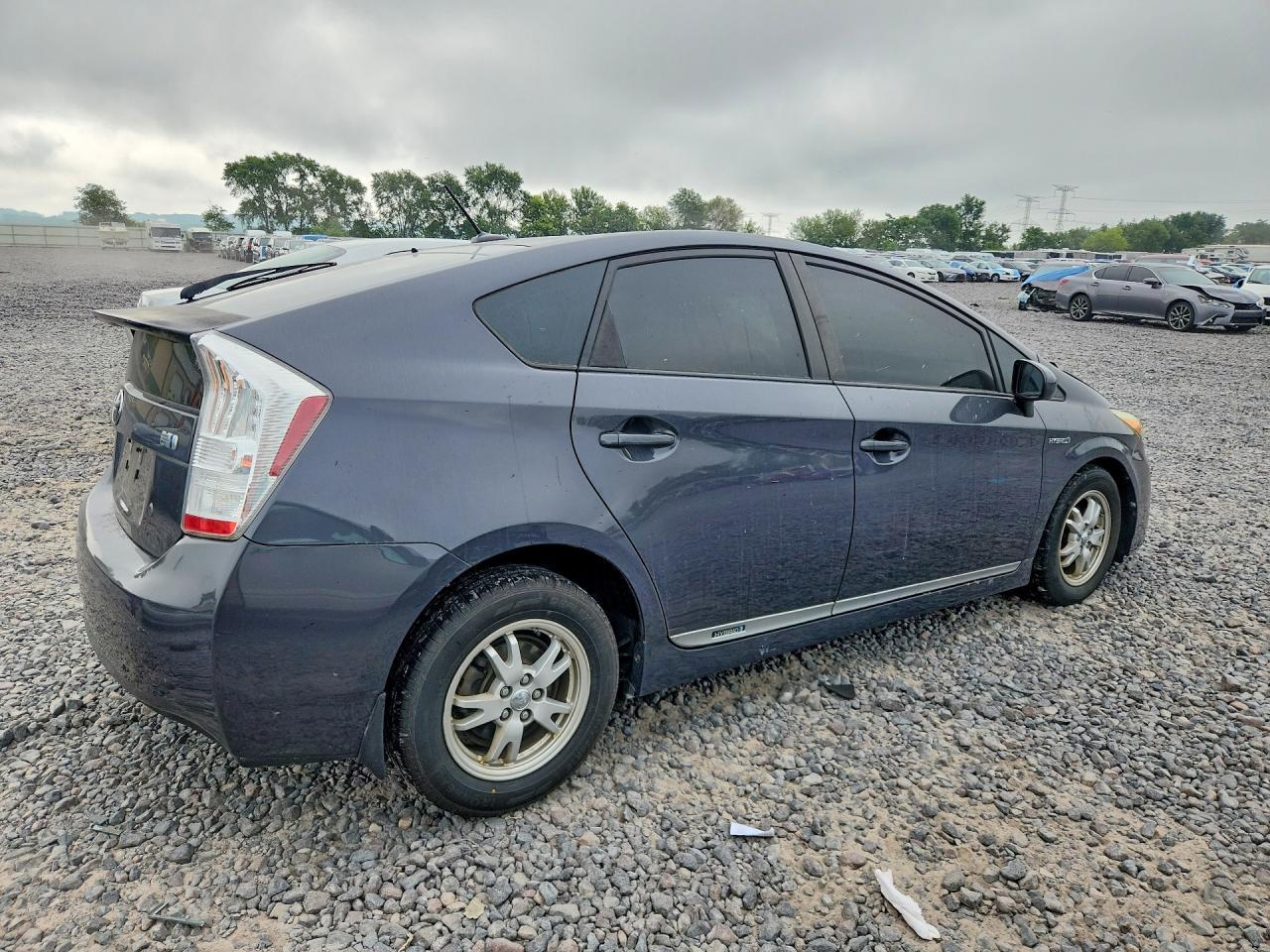 2011 TOYOTA PRIUS — фото 3