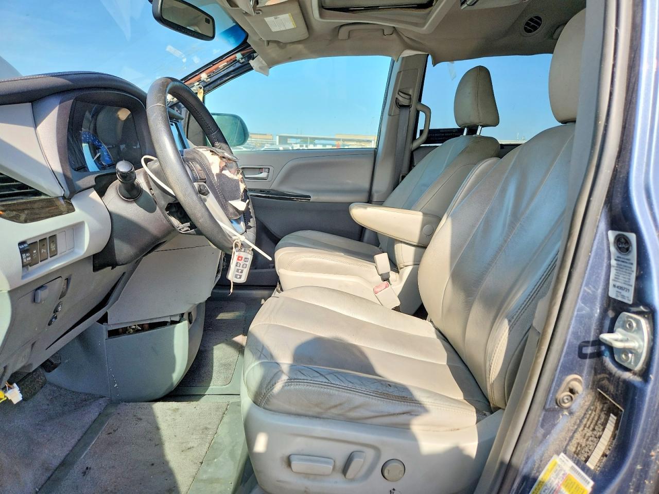2017 TOYOTA SIENNA — фото 7
