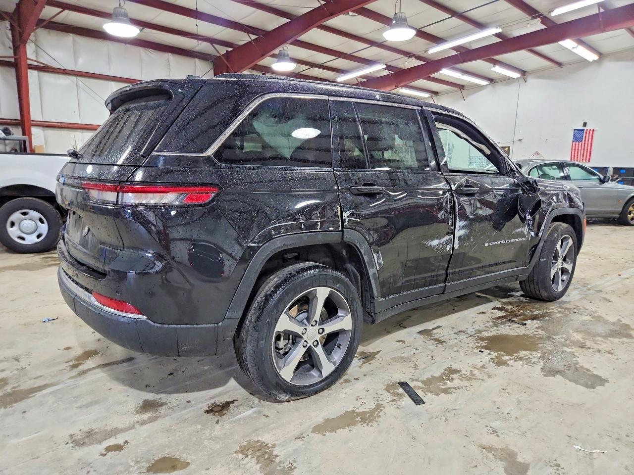 2023 JEEP GRAND CHEROKEE — фото 3