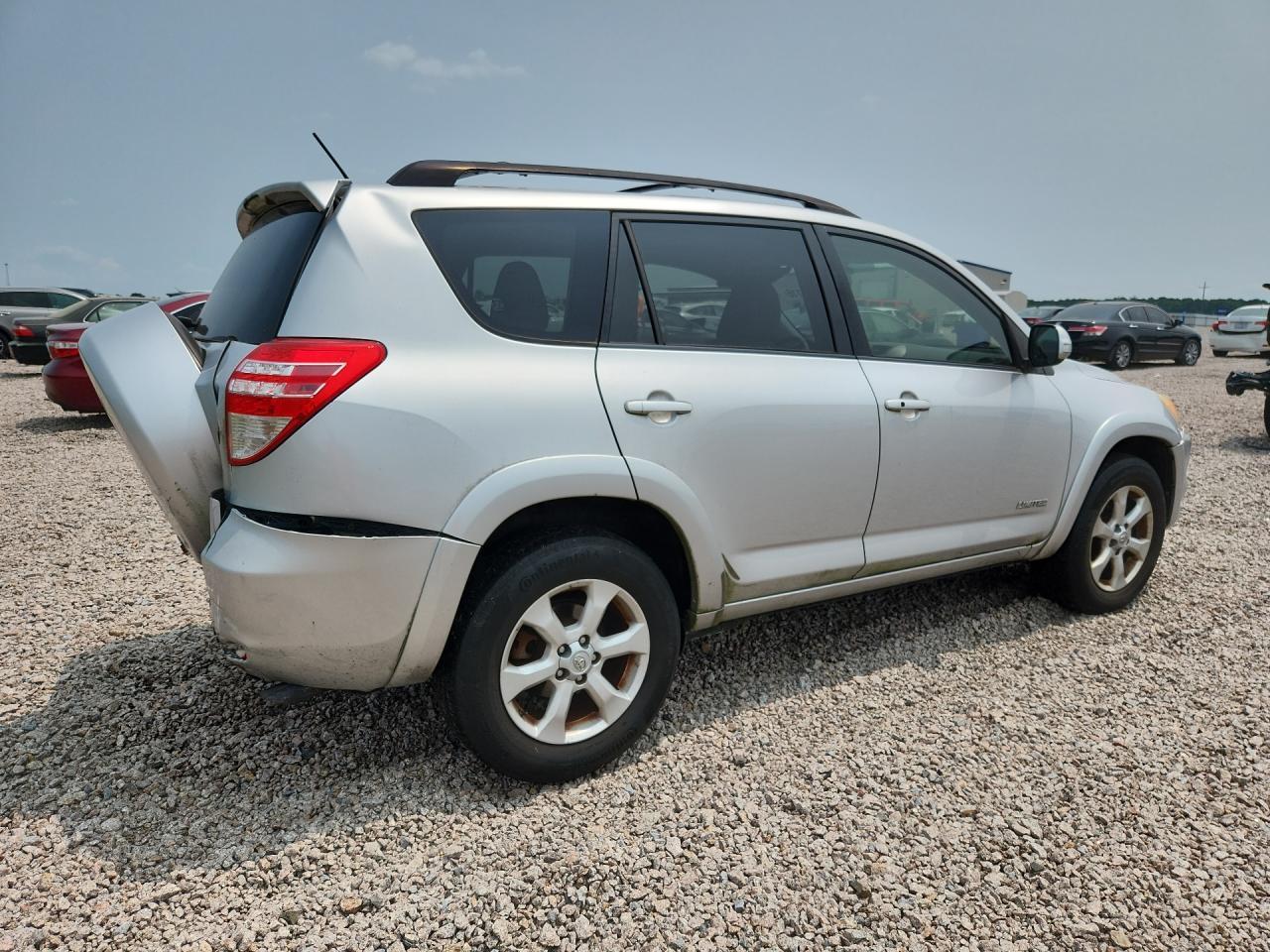 2012 TOYOTA RAV4 — фото 3