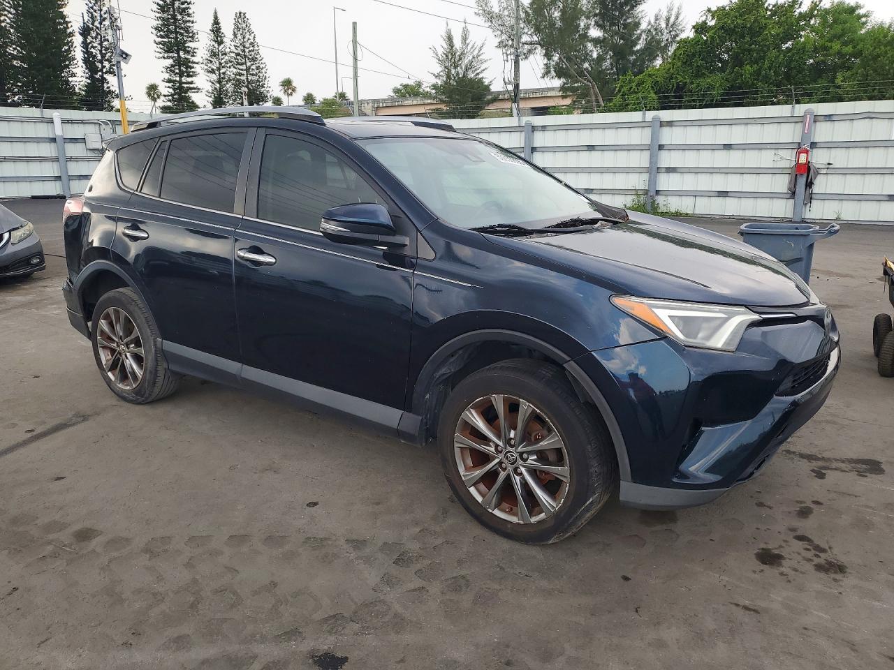 2018 TOYOTA RAV4 — фото 4