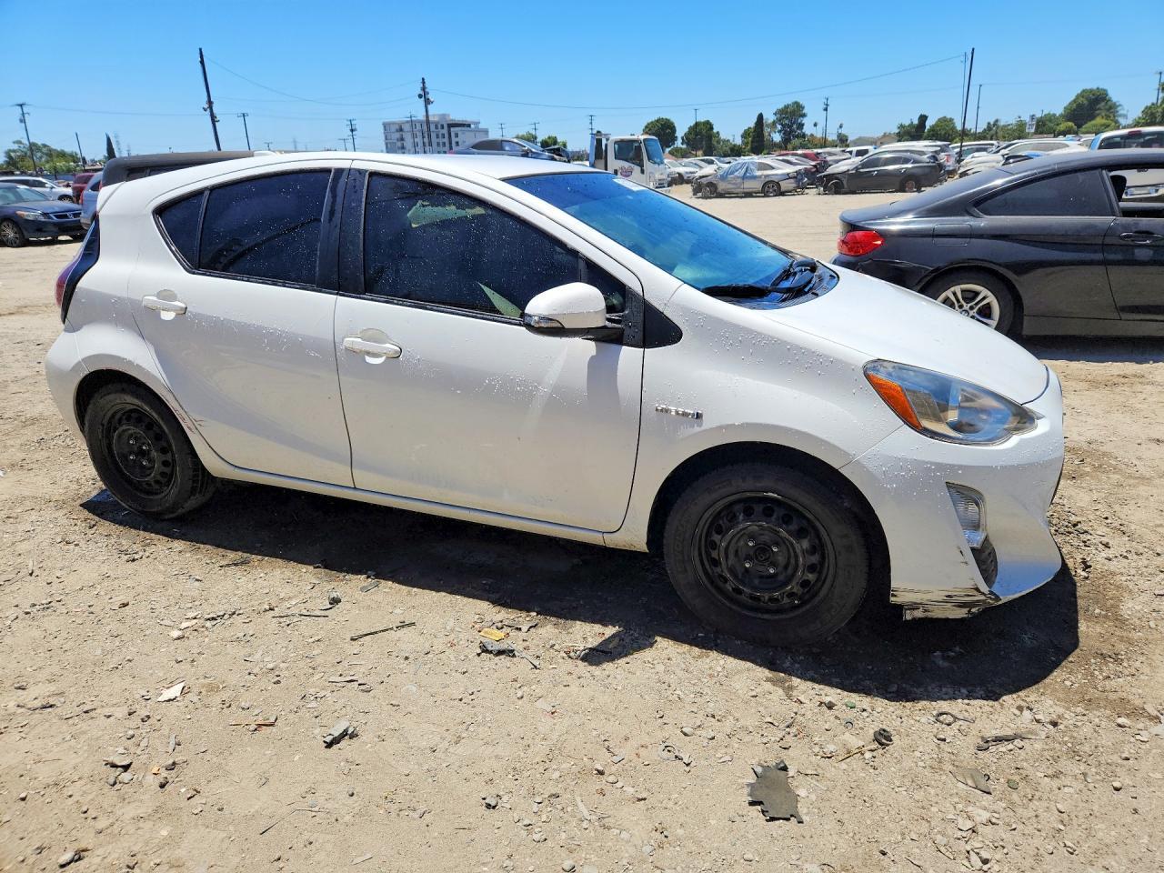 2016 TOYOTA PRIUS C — фото 4