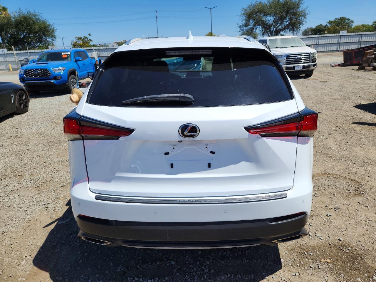 2019 LEXUS NX 300 — фото 6