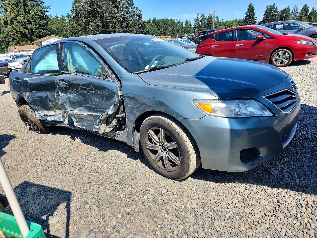 2011 TOYOTA CAMRY — фото 4