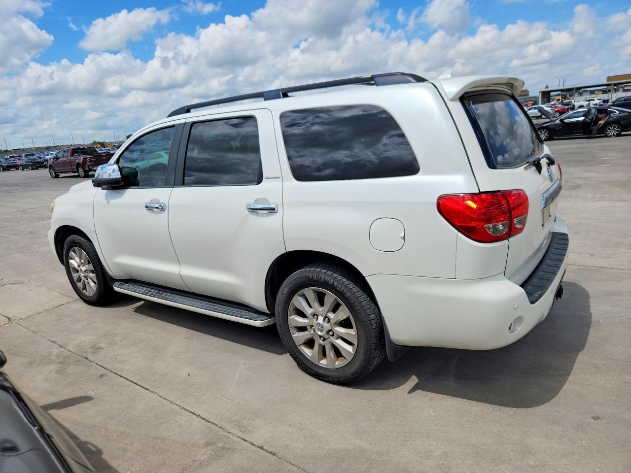 2014 TOYOTA SEQUOIA — фото 2