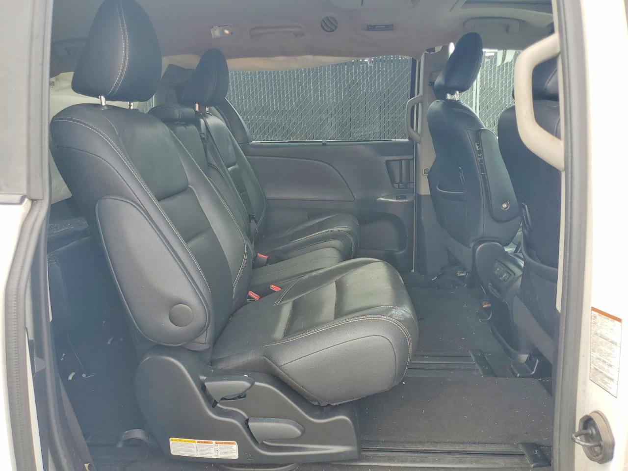 2017 TOYOTA SIENNA — фото 11