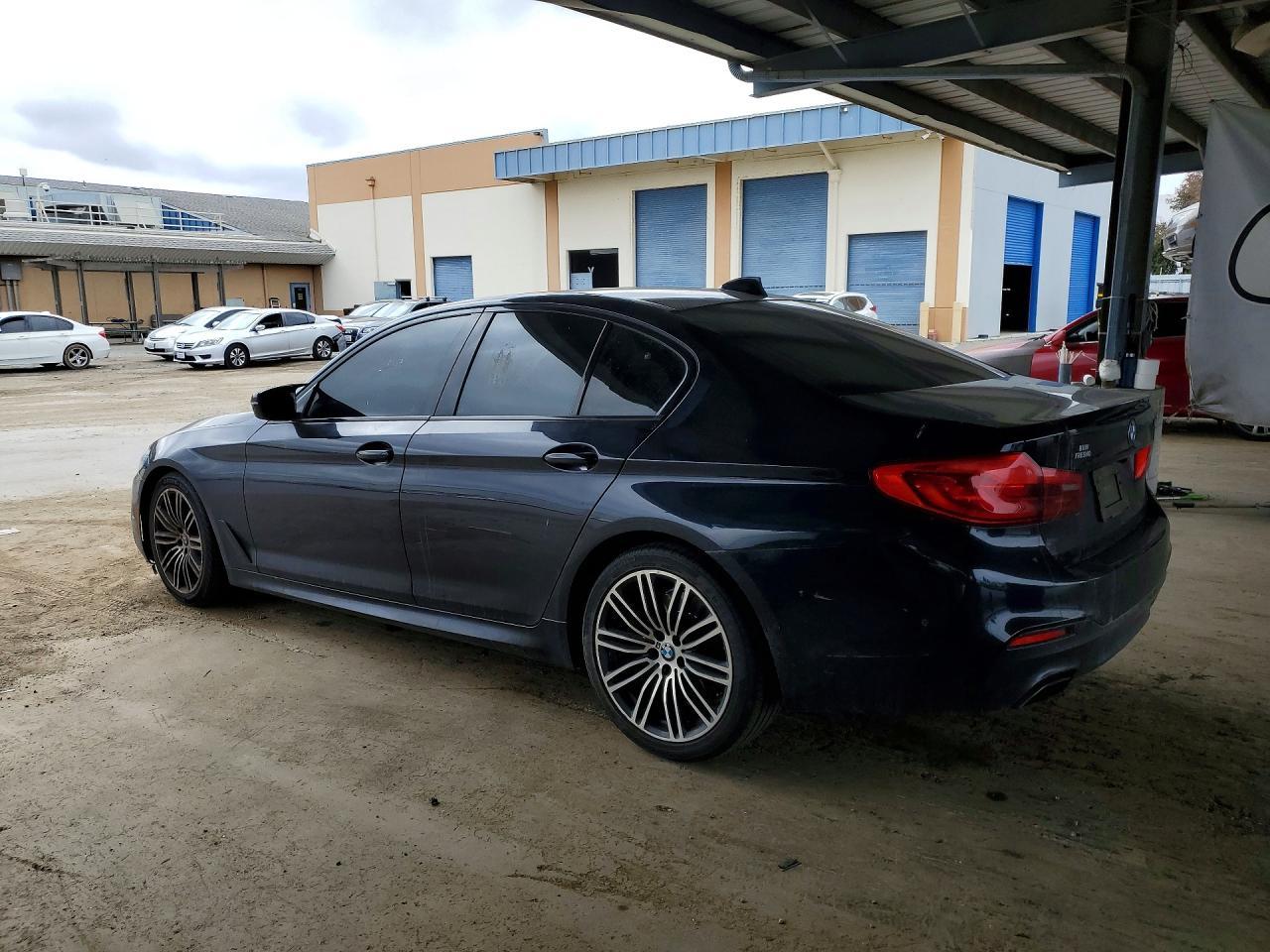 2019 BMW 5 SERIES — фото 2
