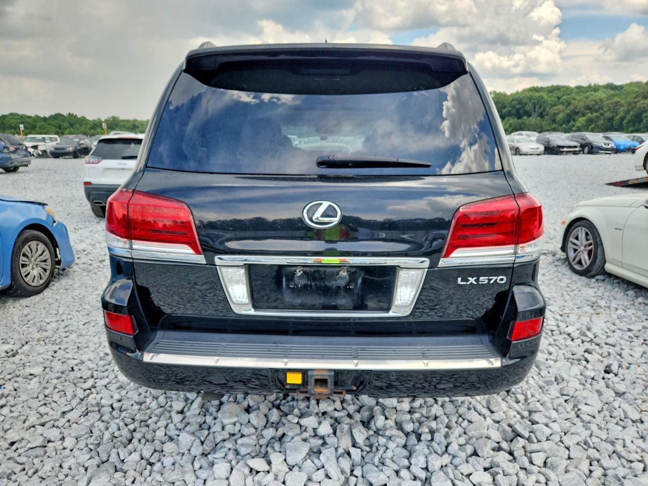2013 LEXUS LX 570 — фото 6