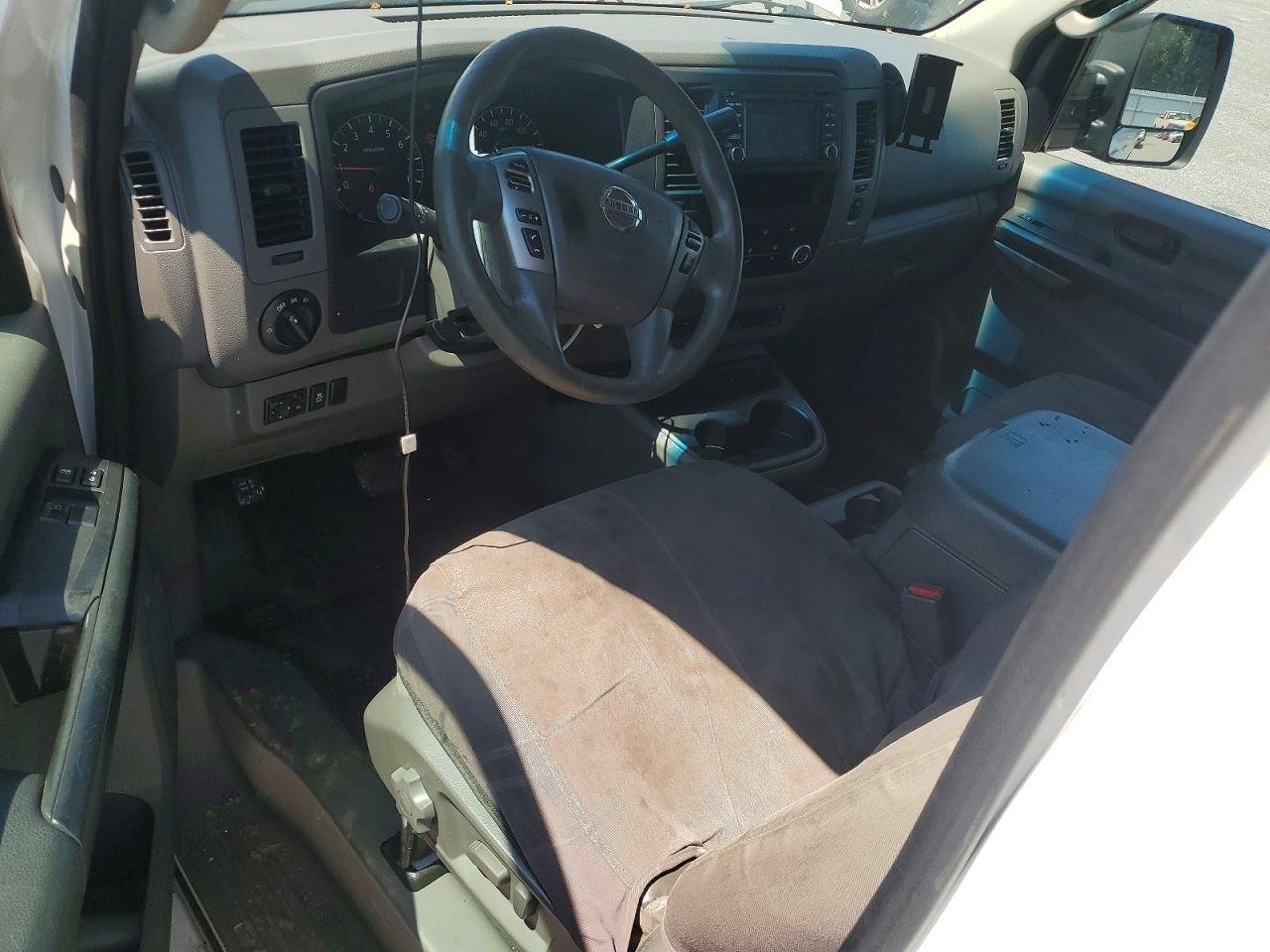 2015 NISSAN NV2500 — фото 8
