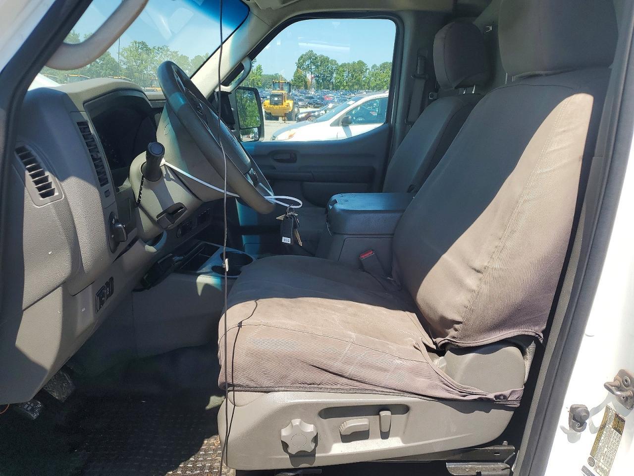 2015 NISSAN NV2500 — фото 7