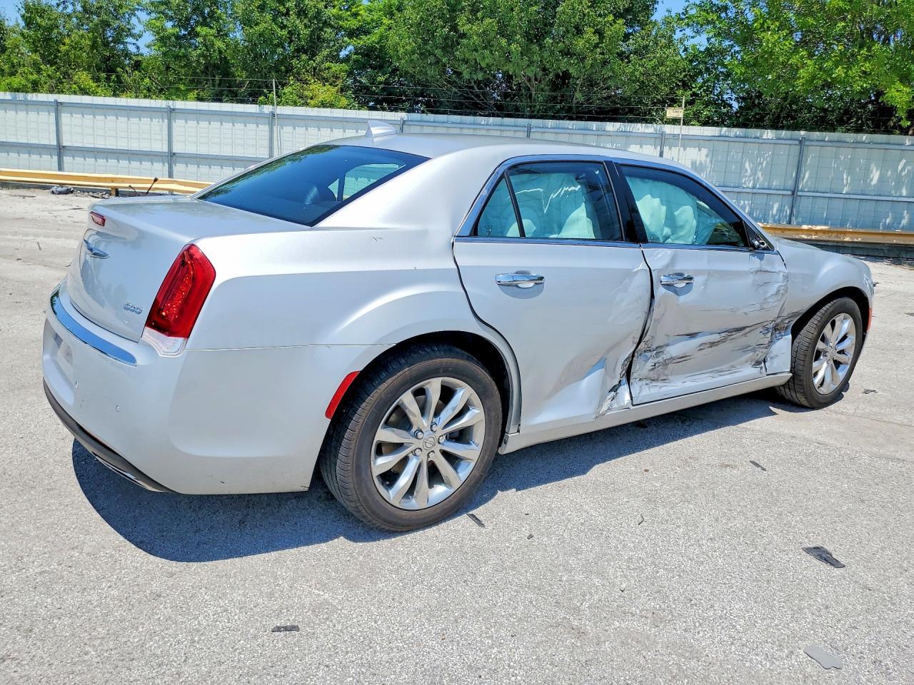 2019 CHRYSLER 300 — фото 3