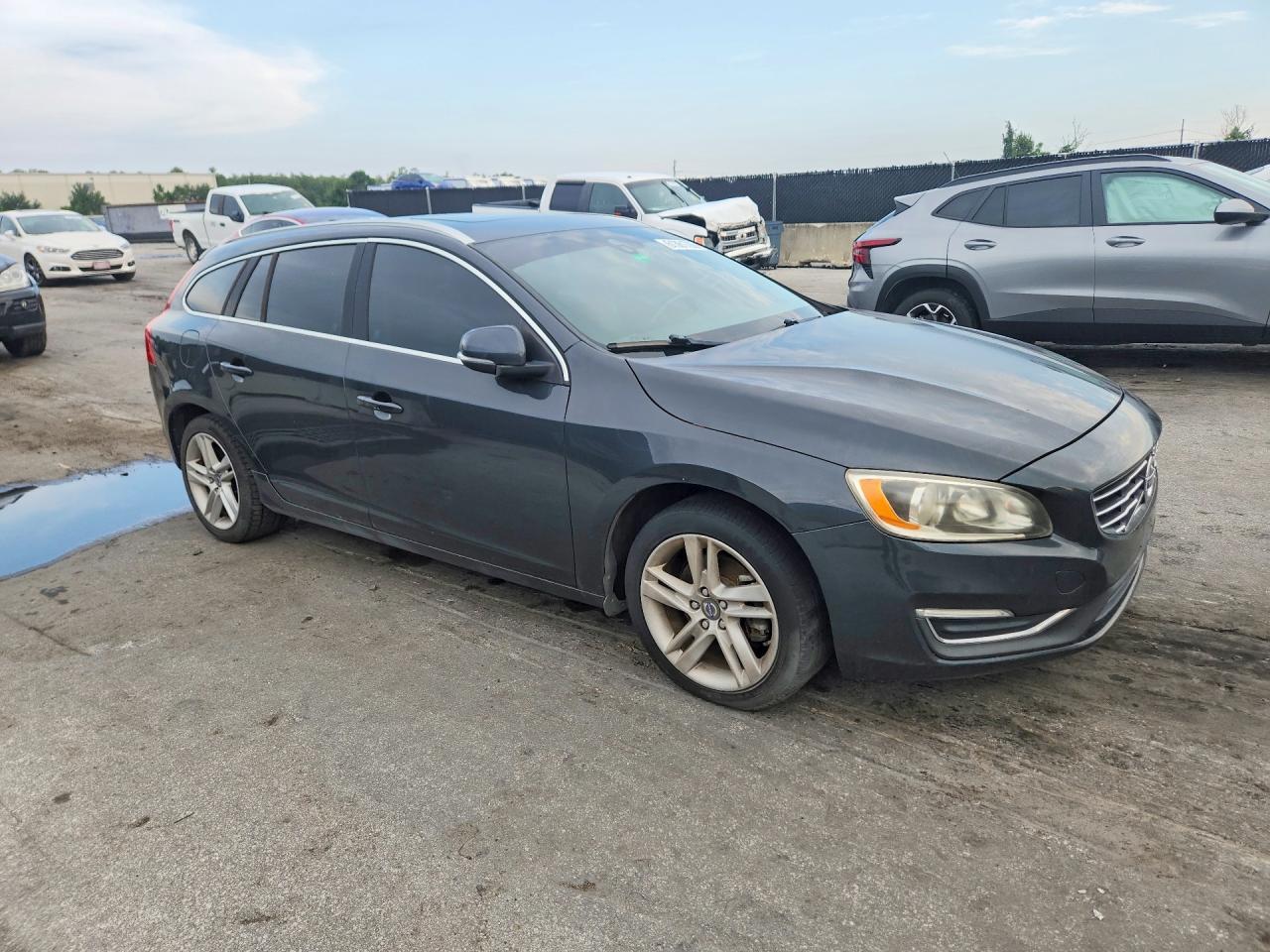 2015 VOLVO V60 — фото 4